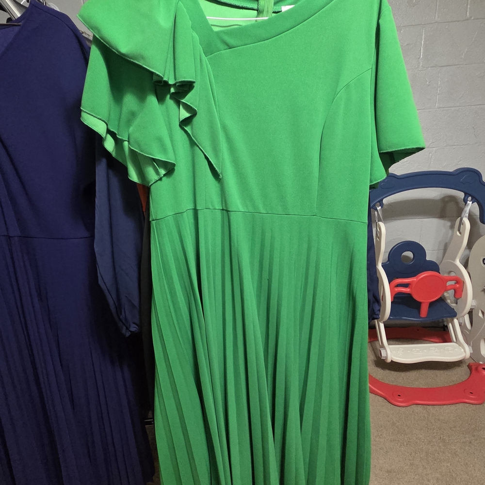AOMEI Green Dress with Ruffle Sleeves